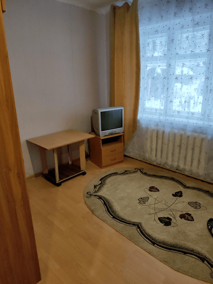 продается трех комнатная квартира в живописном месте, в санаторно курортной зоне Нижнего Новгорода, в окружении леса и чистого воздуха.
Хорошее состояние.
рядом остановка общественного транспорта, рейсовый автобус №240 
Идеально подходит и под дачу. Все в доме есть . Отопление,вода и свежий чистый в
